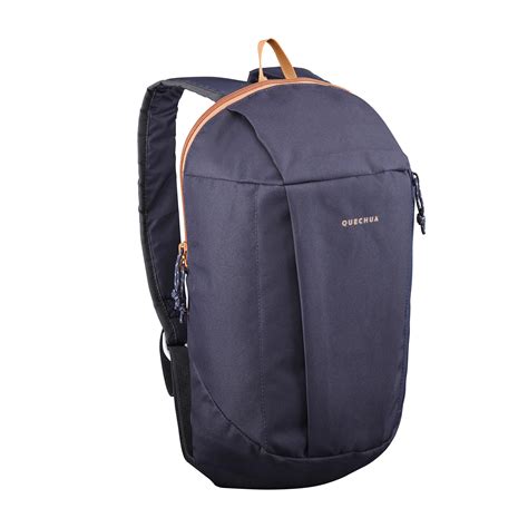 This hiking bag is comfortable with its padded pads, practical with its 3 compartments and 15 pockets and smart thanks to its cabin size and clever features. . Quechua backpack
